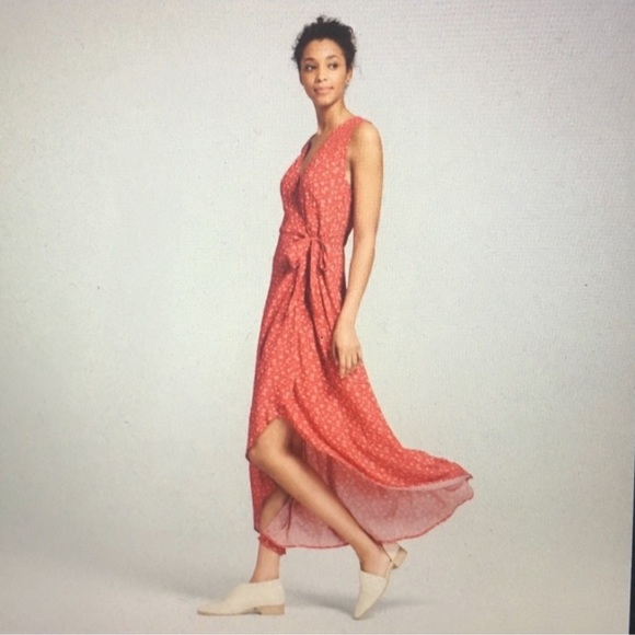 Universal Thread Dresses & Skirts - Coral floral wrap dress. 🧡🌼🧡